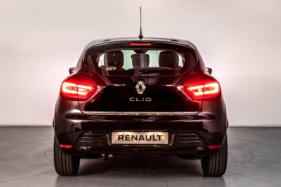  Renault Clio Moschino 2018 года  (фото 13 из 18)